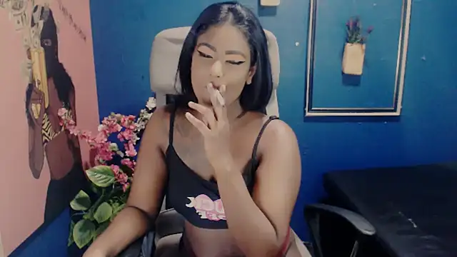 Snapshot of Littleindianmilf chatting on September 16, 10:16 am Littleindianmilf online show from September 16, 10:16 am