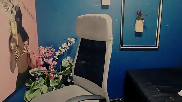 Snapshot of Littleindianmilf chatting on September 29, 9:58 am Littleindianmilf online show from September 29, 9:58 am