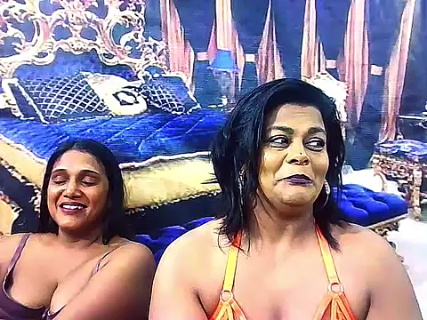 Snapshot of indianCherryPie chatting on November 17, 10:32 am indianCherryPie online show from November 17, 10:32 am