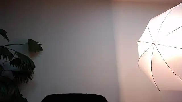 Snapshot of brendamaz chatting on March 12, 12:36 pm brendamaz online show from March 12, 12:36 pm