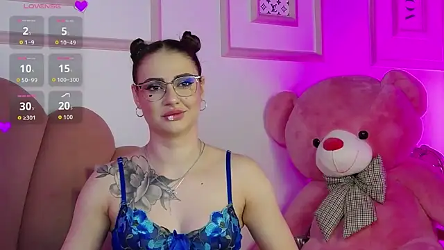 Abby  White online show from November 16, 5:18 pm