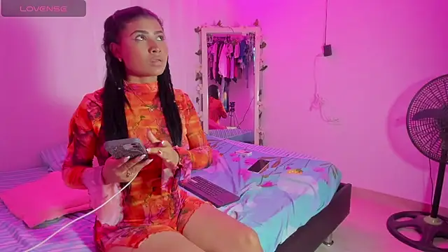 catalina and roger online show from February 3, 8:57 pm