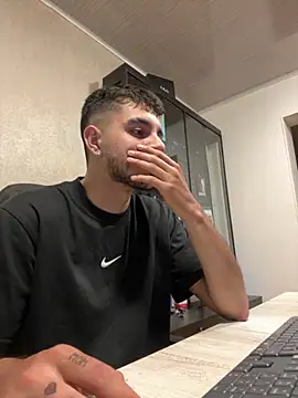 Snapshot of Amadeo_Wild chatting on September 22, 2:57 am Amadeo Wild online show from September 22, 2:57 am