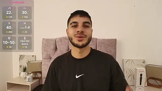 Snapshot of Amadeo_Wild chatting on October 25, 4:13 pm Amadeo Wild online show from October 25, 4:13 pm