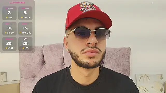 Snapshot of Amadeo_Wild chatting on October 31, 11:44 am Amadeo Wild online show from October 31, 11:44 am