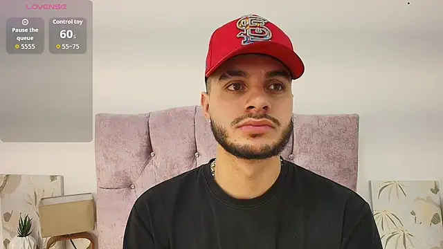 Snapshot of Amadeo_Wild chatting on November 8, 1:22 pm Amadeo Wild online show from November 8, 1:22 pm