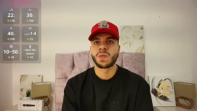 Snapshot of Amadeo_Wild chatting on November 11, 10:59 am Amadeo Wild online show from November 11, 10:59 am