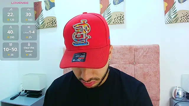 Snapshot of Amadeo_Wild chatting on November 14, 1:54 pm Amadeo Wild online show from November 14, 1:54 pm