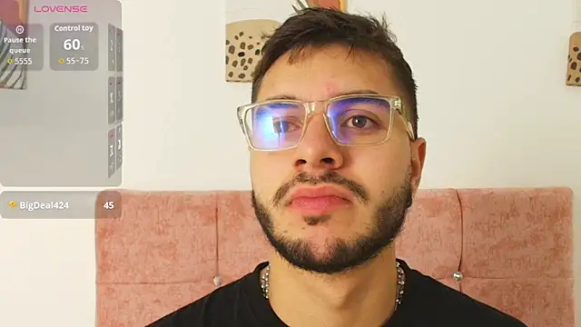 Snapshot of Amadeo_Wild chatting on November 17, 2:56 pm Amadeo Wild online show from November 17, 2:56 pm