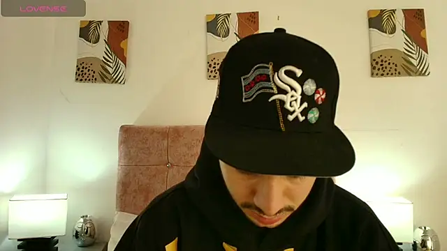 Amadeo Wild online show from March 25, 2:12 pm