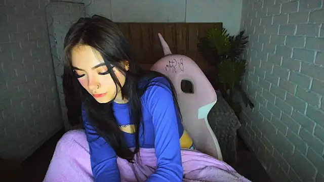 Snapshot of Roxanne_tay chatting on December 30, 1:26 am Roxanne tay online show from December 30, 1:26 am