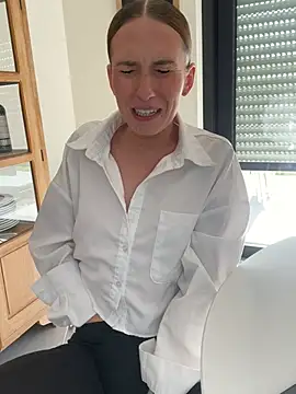 lola tentatiion online show from March 4, 1:38 pm