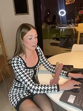 lola tentatiion online show from March 10, 8:34 pm