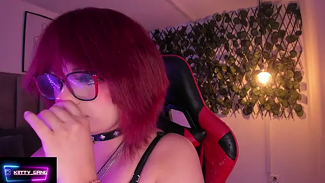 Snapshot of Kitty_Gang chatting on September 27, 2:16 am Kitty Gang online show from September 27, 2:16 am