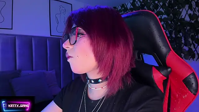 Snapshot of Kitty_Gang chatting on October 4, 2:31 am Kitty Gang online show from October 4, 2:31 am