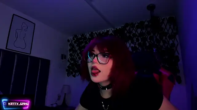 Snapshot of Kitty_Gang chatting on October 16, 2:01 am Kitty Gang online show from October 16, 2:01 am