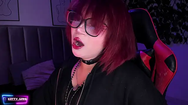 Snapshot of Kitty_Gang chatting on October 21, 2:01 am Kitty Gang online show from October 21, 2:01 am