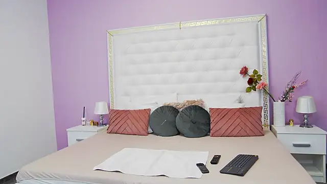 Lenna Paul online show from February 28, 4:32 am