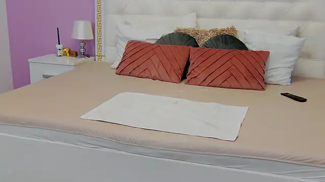 Lenna Paul online show from March 10, 11:42 am