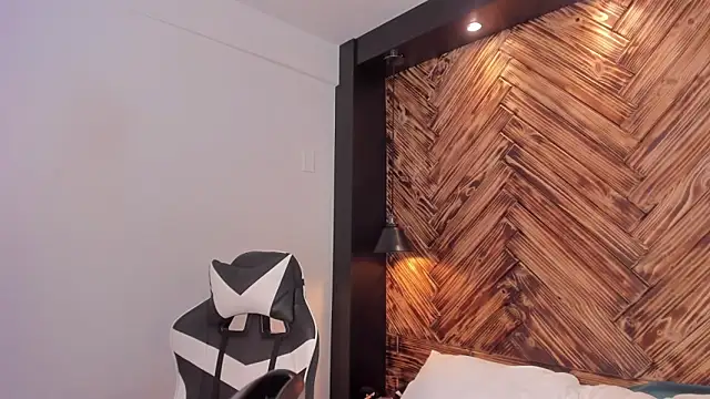 Snapshot of emma_collson chatting on October 29, 11:17 pm emma collson online show from October 29, 11:17 pm