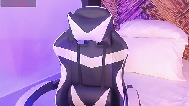 Snapshot of emma_collson chatting on November 15, 8:38 pm emma collson online show from November 15, 8:38 pm