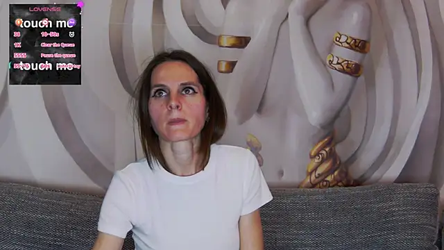 hailey peach online show from March 2, 3:45 am