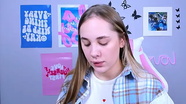 Snapshot of MiaMilas chatting on December 16, 4:13 am MiaMilas online show from December 16, 4:13 am