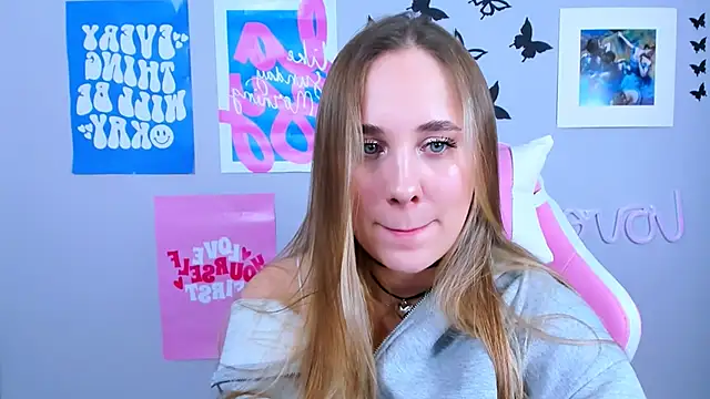 Snapshot of MiaMilas chatting on December 20, 7:33 am MiaMilas online show from December 20, 7:33 am