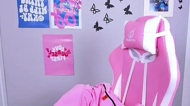 Snapshot of MiaMilas chatting on January 23, 6:06 am MiaMilas online show from January 23, 6:06 am