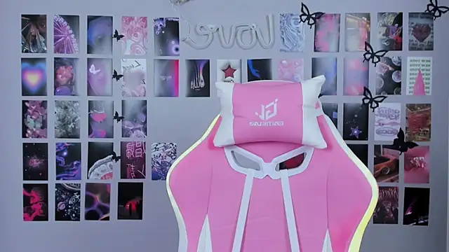 Snapshot of MiaMilas chatting on February 19, 10:56 am MiaMilas online show from February 19, 10:56 am