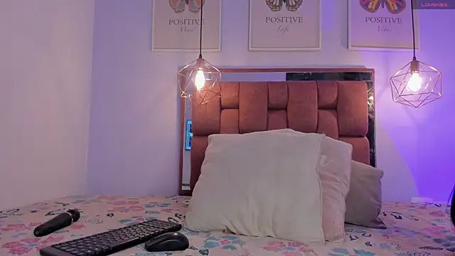 kristakinnky online show from September 26, 1:26 pm