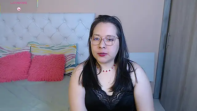 Snapshot of May_Carlier chatting on November 26, 12:00 am May Carlier online show from November 26, 12:00 am