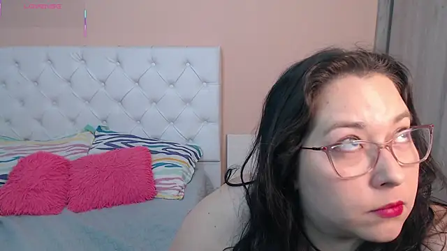 Snapshot of May_Carlier chatting on December 1, 3:11 am May Carlier online show from December 1, 3:11 am