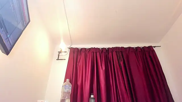  Caroliina online show from December 28, 5:14 pm