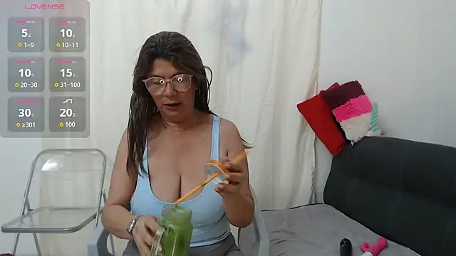 Snapshot of Aranza-Queen chatting on October 31, 1:56 pm Aranza-Queen online show from October 31, 1:56 pm