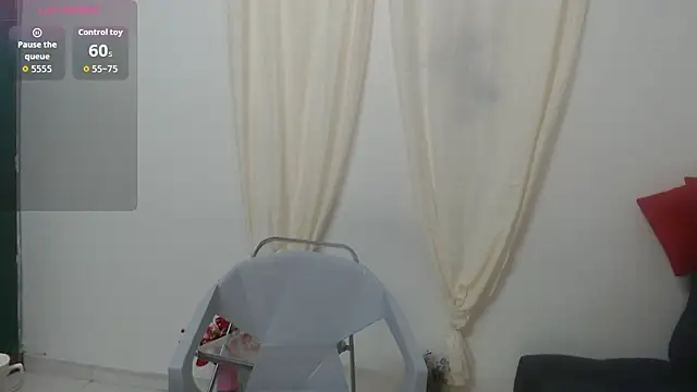 Snapshot of Aranza-Queen chatting on November 12, 12:38 pm Aranza-Queen online show from November 12, 12:38 pm