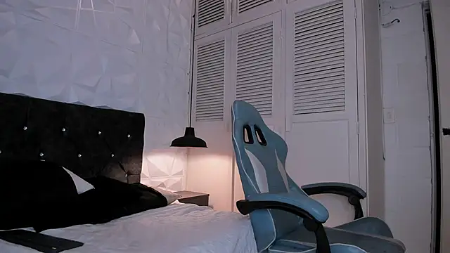 Snapshot of Emma_dl2 chatting on February 16, 5:26 pm Emma dl2 online show from February 16, 5:26 pm