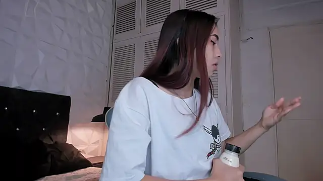 Snapshot of Emma_dl2 chatting on March 7, 5:06 pm Emma dl2 online show from March 7, 5:06 pm