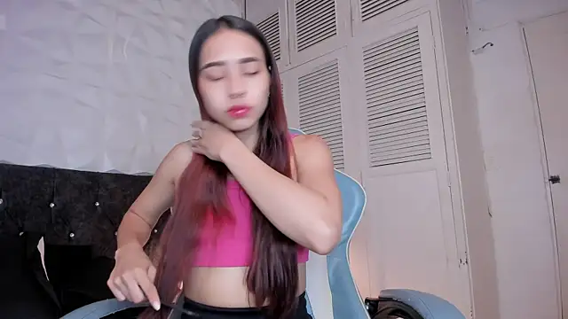 Snapshot of Emma_dl2 chatting on March 12, 5:07 pm Emma dl2 online show from March 12, 5:07 pm