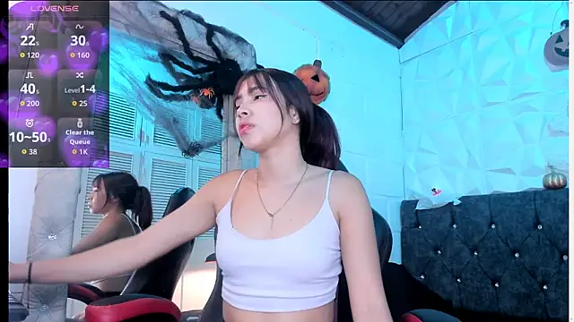 Snapshot of Emma_dl2 chatting on October 14, 4:52 pm Emma dl2 online show from October 14, 4:52 pm