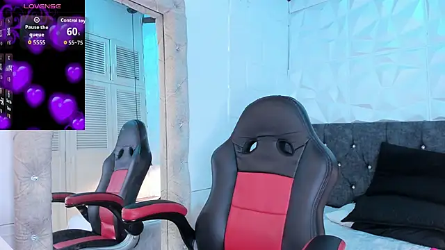 Snapshot of Emma_dl2 chatting on November 11, 5:13 pm Emma dl2 online show from November 11, 5:13 pm