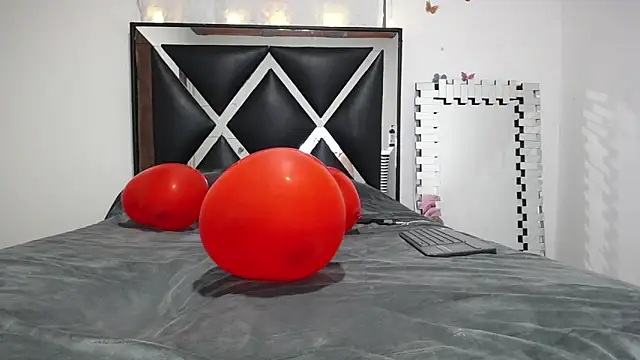 Snapshot of merlin-18 chatting on February 16, 3:04 am merlin-18 online show from February 16, 3:04 am