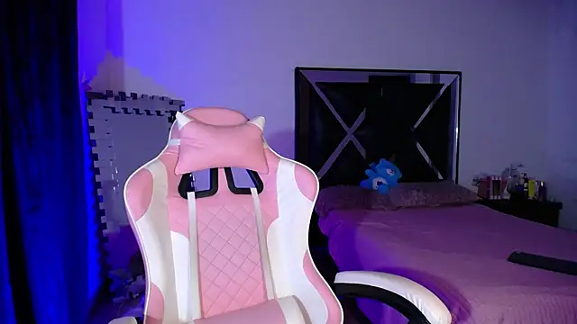 Snapshot of merlin-18 chatting on November 21, 4:22 am merlin-18 online show from November 21, 4:22 am