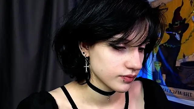 dark vamp  online show from December 18, 9:18 pm