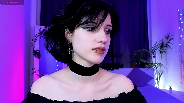 dark vamp  online show from December 25, 9:00 pm