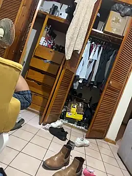 Snapshot of Ginessy chatting on February 1, 9:00 am Ginessy online show from February 1, 9:00 am