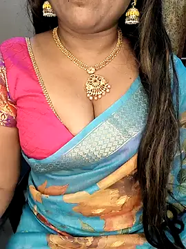 Snapshot of honey-sexy chatting on December 14, 5:40 pm honey-sexy online show from December 14, 5:40 pm