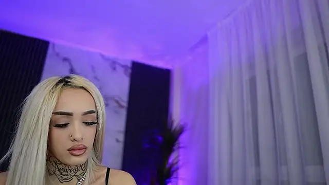 Snapshot of blondie_muller chatting on February 19, 9:11 pm blondie muller online show from February 19, 9:11 pm