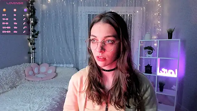 AraCopple online show from December 18, 1:48 am