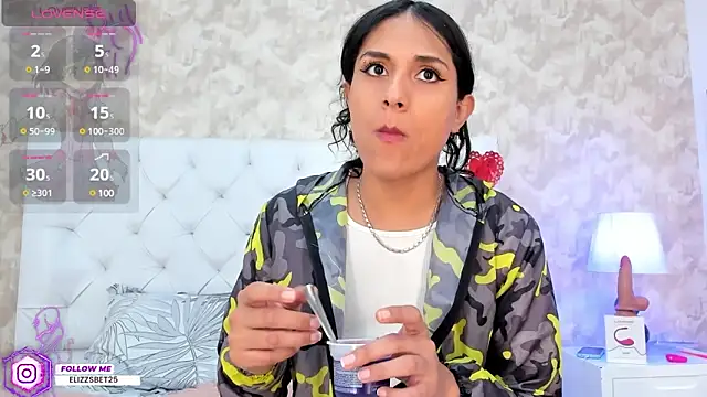 Eliza Thaylor   online show from March 21, 6:18 pm